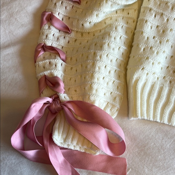 Elegant Cream Cardigan with Pink Ribbon Accents - Picture 3 of 9